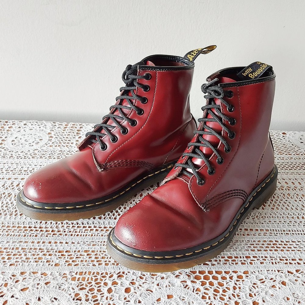 Dr Martens Unisex 1460 8 Eye Leather Lace Up Boots Cherry Red Smooth Combat